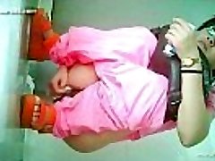 chinese girls go to rest room.30