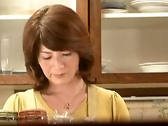 japonés mamá se preocupa por niña antes de la hora de dormir 4 japonés mamá se preocupa por niña antes de la hora de dormir 4