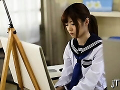 زیبا و دلفریب, ژاپنی, دختر مدرسه ای پیچ می شود در بسیاری از مواضع