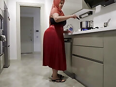 My big-ass stepmother hardened my dick with her miniskirt.