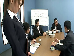 una hermosa secretaria traviesa es muy importante para el espíritu de equipo de la empresa una hermosa secretaria traviesa es muy importante para el espíritu de equipo de la empresa