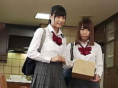 友達のJ○妹が小悪魔な笑みを浮かべパンチラで誘惑！ムレムレパンティで激しい顔騎&amp 尻コキ責めで弄ばれて&hellip 友達には内緒で妹の敏感生マ○コをがっつりハメまくる！【パート1】 https://bit.ly/3GJwMyr