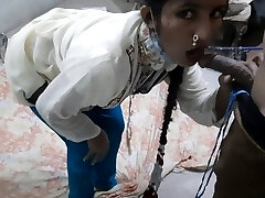 Indian maid Oral Pleasure, Desi kamwali bai ke sath building onner ki masti