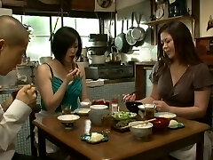 юки сакурай японка с большими сиськами занимается сексом с азусой яги