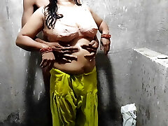 Handsome desi indian bhabhi fucked in bathroom big boobs bhabhi ko bathroom me choda