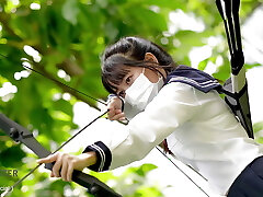 دختر دانشجو ژاپنی مطالعه کلاس تیراندازی با کمان
