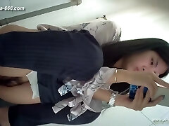 chinese girls go to rest room.301