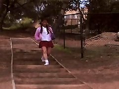 Le hot baby-sitter devient séduite Le hot baby-sitter devient séduite