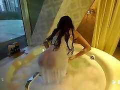 Tease Sofia Big Dairy Cow in Tub Tub Sex Looking Great, Sexy Female! 1080P