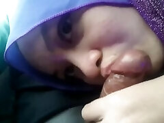 Blowjob Hijab Girlfriend In The Truck Blowjob Hijab Girlfriend In The Truck