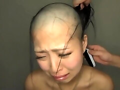 japanses fille de la tête de rasage