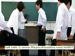 Akiho Yoshizawa inocente profesor de Chino hace mamada