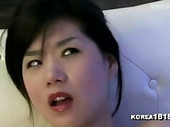 एक कुदाल से कोरियाई लड़की है