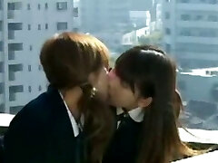 Asian Girls Zunge kissing