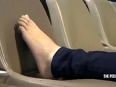 一个泰国女孩的漂亮坦率的脚 一个泰国女孩的漂亮坦率的脚