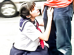 异国情调的日本女孩在角熟未经审查的夹吹箫