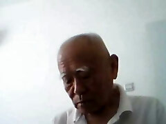 Chat with  chinese aged couple