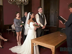 4. वह उसकी हिम्मत नहीं होनी चाहिए 4. वह उसकी हिम्मत नहीं होनी चाहिए