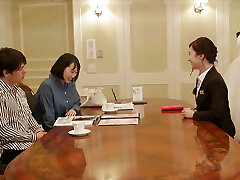 iori furukawa - hermosa organizadora de bodas ayuda al novio a aliviar un poco el estrés antes de la ceremonia iori furukawa - hermosa organizadora de bodas ayuda al novio a aliviar un poco el estrés antes de la ceremonia