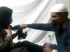 pakistanische thurki baba ji fickte wieder eine frau, die zum beten zu ihm kam