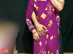 парень зовет свою подружку из колледжа домой и трахает ее парень зовет свою подружку из колледжа домой и трахает ее