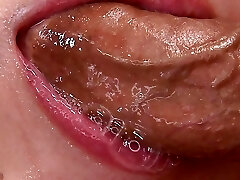 la señora de la limpieza japonesa es follada por los hombres de la casa! la señora de la limpieza japonesa es follada por los hombres de la casa!