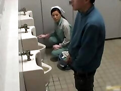 Asian gal is cleaning the wrong public part6