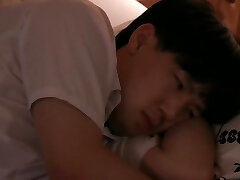 schön und freundlich die schauspielerin, die vor mütterlicher liebe überfüllt ist schön und freundlich die schauspielerin, die vor mütterlicher liebe überfüllt ist