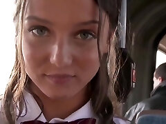 foxy di con hombre asiático en el autobús foxy di con hombre asiático en el autobús