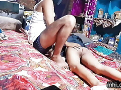 Bhabhi ko ghodi banakar Gand mein Pani nikala Bhabhi ko ghodi banakar Gand mein Pani nikala