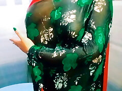 bhabi shower me nahate wakt pisab kar diya