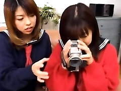 18 Jahre alten koreanischen Mädchen auf dem sofa