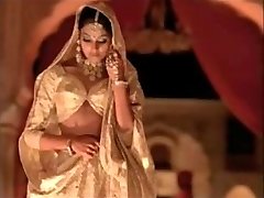 indian actress bipasha basu demonstrating boob: 