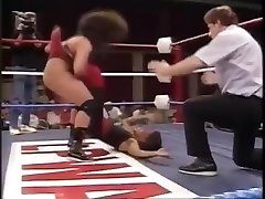 clásico de la mujer de lucha libre