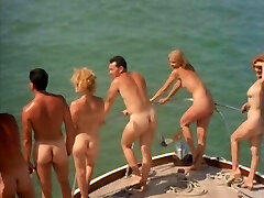 classico campo di nudisti scena