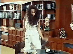 KARMA CHAMELEON - 80's English fur covered beauty striptease dance