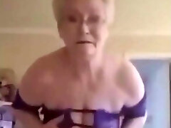 сексуальная бабуля хочет, чтобы ее трахнули