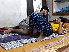 18 Yr Old Indian Tamil Couple Fucking With Horny Skinny Sex Guru Giving Love To GF