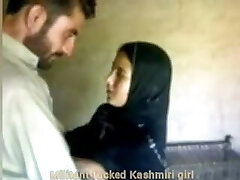 Kashimri穆斯林女孩性交由穆斯林激进的人