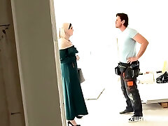 Muslim Girl Cuckold Screwing - Big Booty Arab Dame