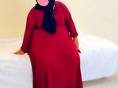 他妈的一个胖乎乎的穆斯林婆婆穿着红色罩袍&功放;盖头(部分-2)