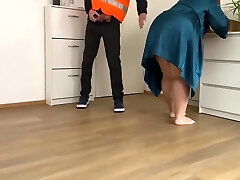 Hot Cougar - Package Delivery Man Cums On Gorgeous Milf Ass 5 Min