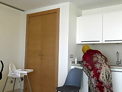 Beurette arabe a la chatte chaude poilue se fait defoncer par son chief britanique Beurette arabe a la chatte chaude poilue se fait defoncer par son chief britanique