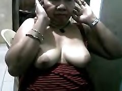 FILIPINA नानी MARIVIC 58 दिखा मुझे कैम पर उसके स्तन!