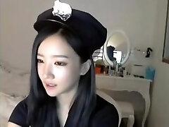 Orientalische Playgirl vor der Webcam