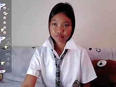 chica tailandesa después de la escuela