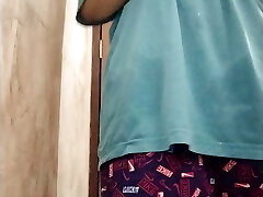 Gym k baad ladki gyi nahane aur nahate hue daal li ungli indian desi dame