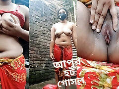 ma demi-soeur fait sa vidéo de bain. belle fille bangladaise aux gros seins mature douche entièrement nue