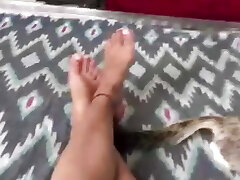 Young girl demonstrating her pussy ????