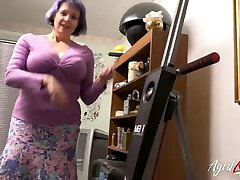 agedlove tetona británica madura se folla a chica adolescente agedlove tetona británica madura se folla a chica adolescente